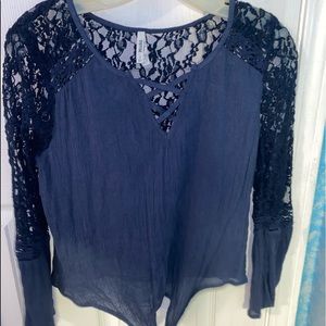 Mudd navy blue top